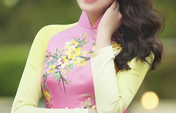 Hoa hậu Kỳ Duyên dịu dàng áo dài đón Xuân sang